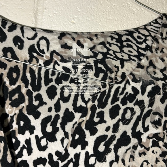 Natori Black and White Long Sleeve Blouse - Picture 5 of 6